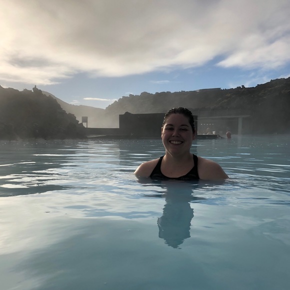 Meet your Posher, Amanda - Picture 1 of 4